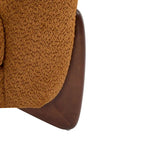 Moderner Clubsessel mit Bouclé-Bezug