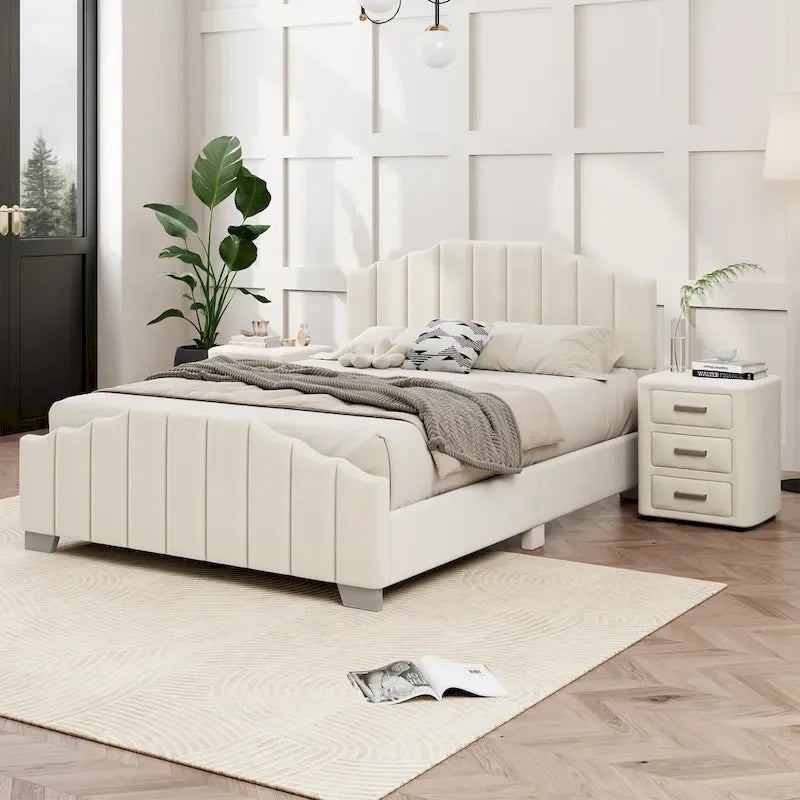 Komplett gepolstertes Bett mit kanalgestepptem Kopfteil aus Samt