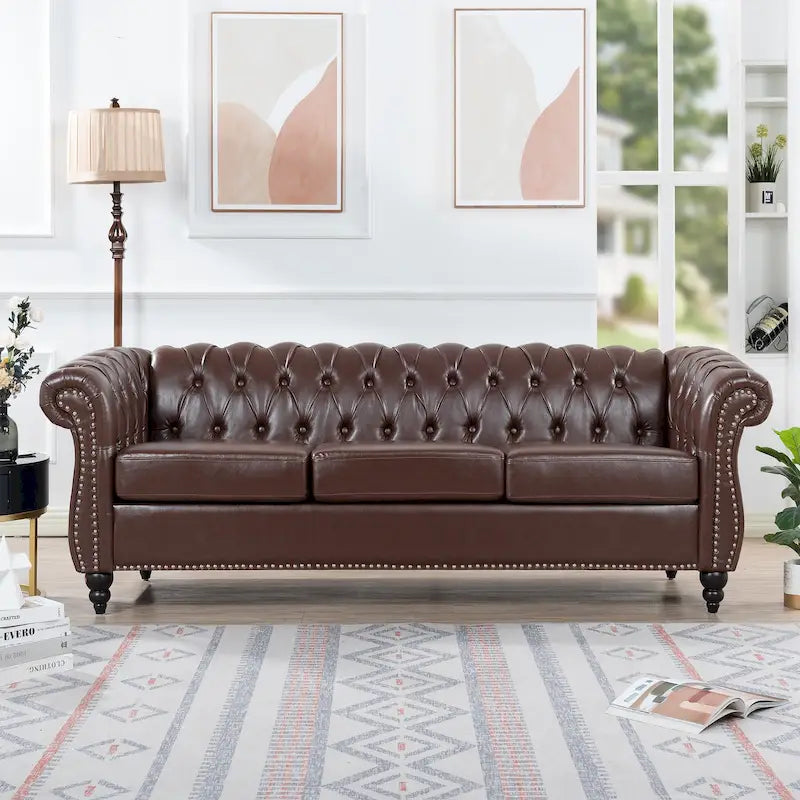 Kunstleder Chesterfield Dreisitzer-Sofa mit gerollten Armlehnen