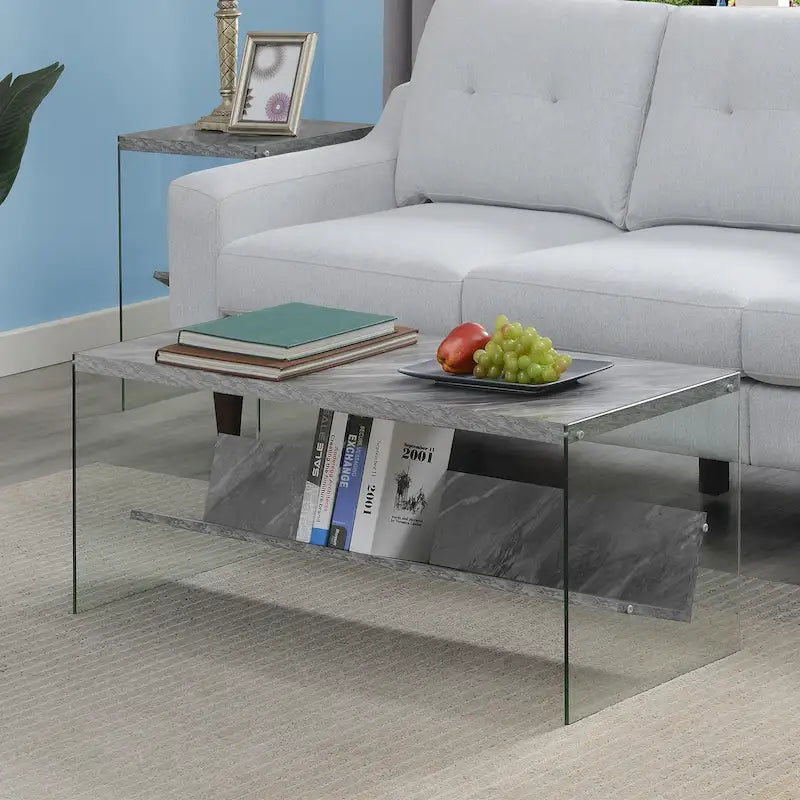 Couchtisch aus Glas mit Ablage