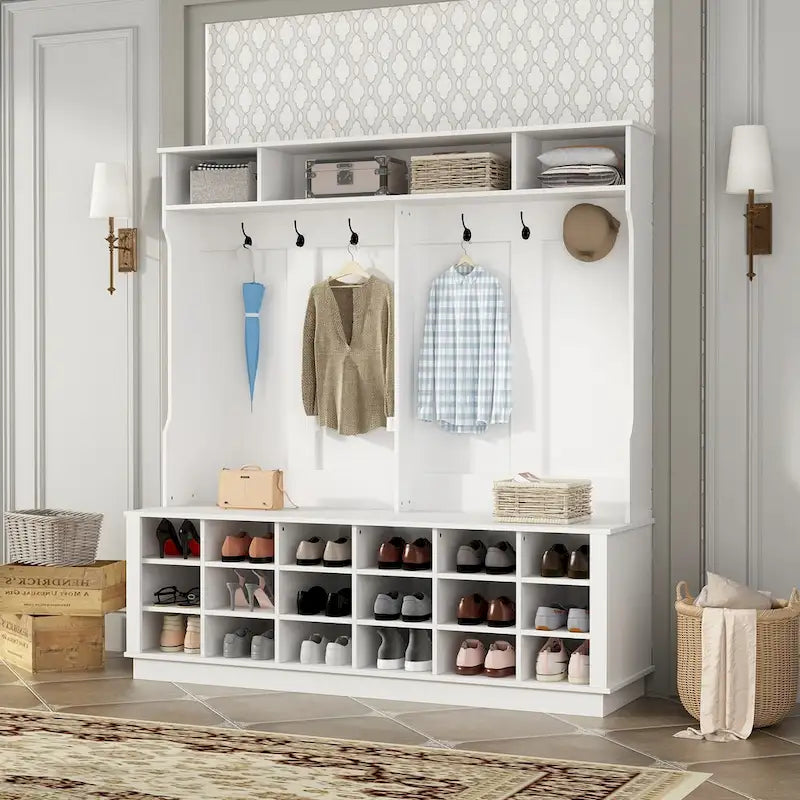 Großer Dielenbaum für den Eingangsbereich mit Garderobe, Schuhbank und Stauraum unten
