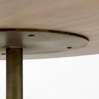 Dunkelbraunes Holz mit schwarzem Metallsockel runder Beistelltisch